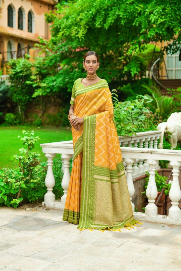 Vishnu Weaves Women s Yellow Handloom Raw Silk Zari Woven Saree with Blouse Discount